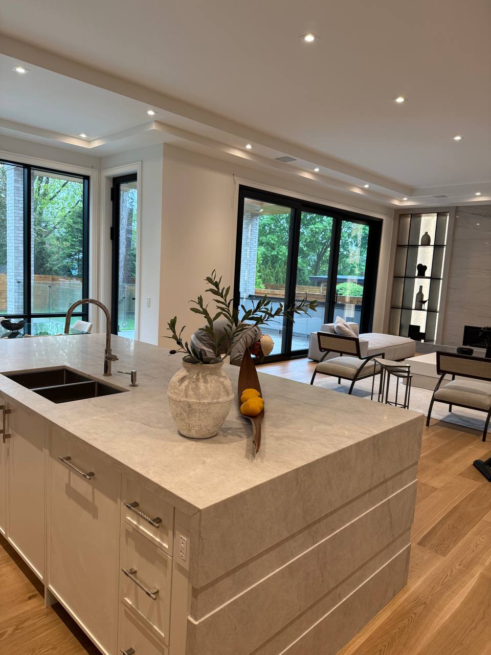 Chef's kitchen island